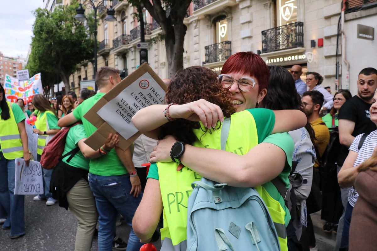 aguedamico's tweet photo. 💚Sempre del costat de les i els professionals de l’educació pública valenciana #VagaEducació https://t.co/xV7crmNKzc
