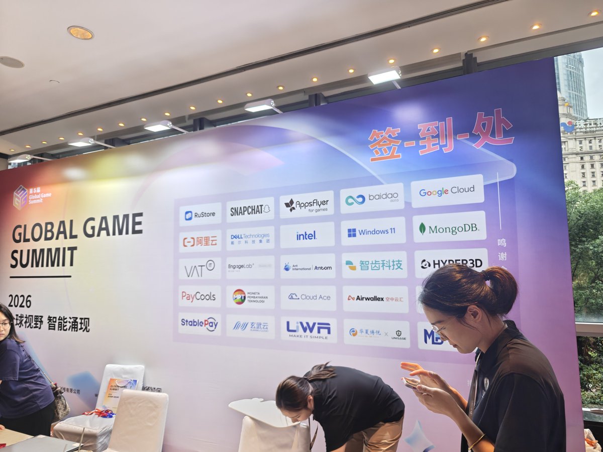 Luke in China tweet media