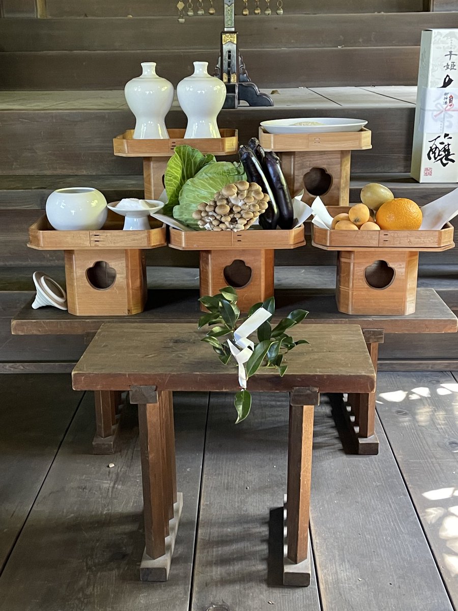 otsubohachiman's tweet photo. 5月15日、月次祭をご奉仕しました。
初夏の暑さの日が続いております。体調にいっそうのご配慮の上、ご参拝ください。
5月、皐月の御朱印のご用意もございます。

#下関 #神社 #御朱印 https://t.co/acJRMV9hNe
