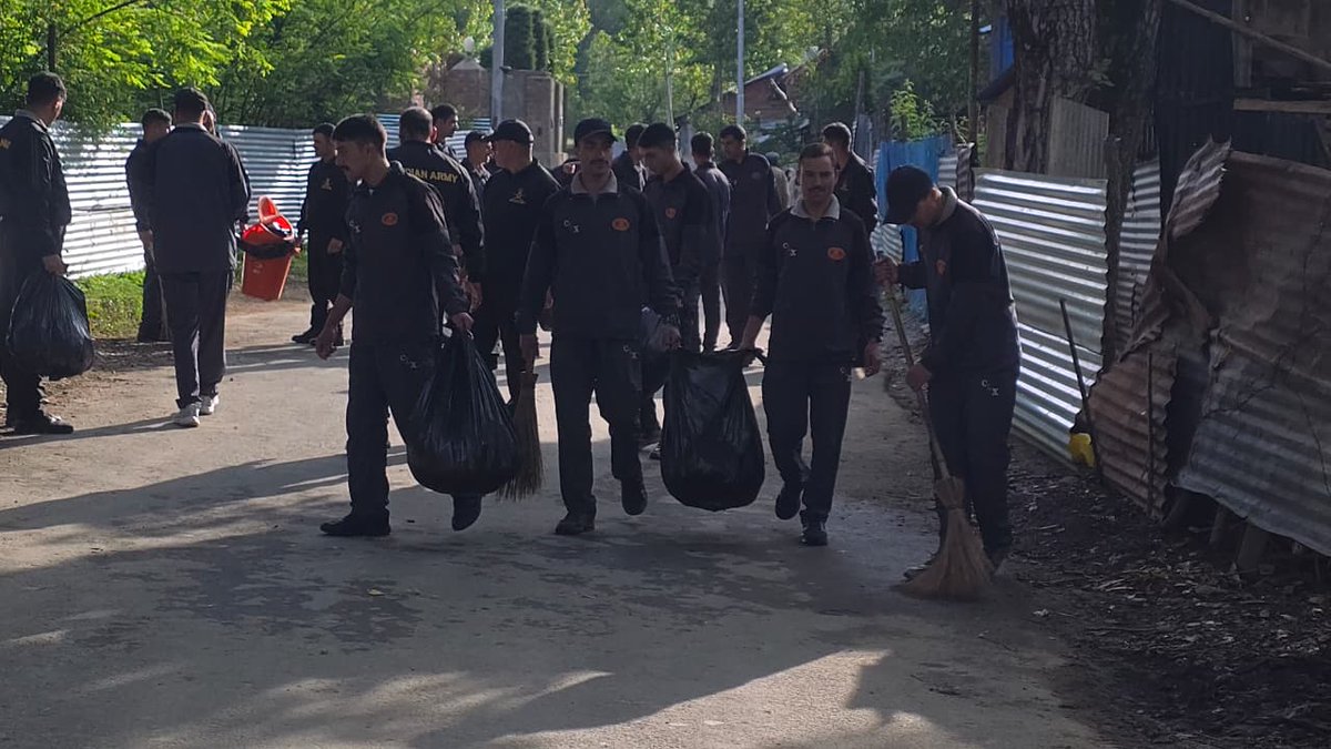 kupwarasentinel's tweet photo. Standing shoulder to shoulder for a cleaner and greener future, #IndianArmy conducted a cleanliness drive at Gulgam, Kupwara under the ongoing ‘Swachhata Hi Seva’ campaign. 🇮🇳
The initiative reflected a shared commitment towards cleanliness, environmental responsibility and community awareness.
Clean surroundings and responsible citizens together build a healthier, stronger and more progressive nation.

#SwachhataHiSeva 
#SwachhBharat 
#IndianArmy 
#KupwaraTerriers