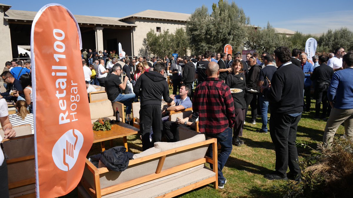 ecotermo's tweet photo. La participación en Retail 100 Hogar permitió a Ecotermo consolidar su relación con los principales directivos y dueños de cadenas de retail de todo el país. En un entorno de camaradería, la empresa cerro su paso por el evento con un balance altamente positivo. https://t.co/znncz2ddc3