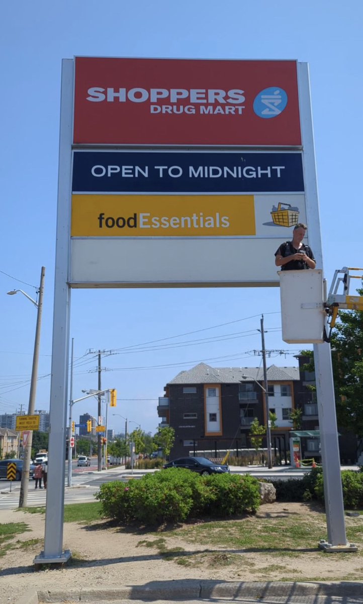 LED_SolutionsCA's tweet photo. Foot traffic season means businesses have seconds to get noticed. Clean design, bold visibility, illuminated branding, easy to read messaging are leading signage trends. Great signage does more than identify a business. It helps drive attention, trust, and customer decisions. https://t.co/KZyKFbYknU