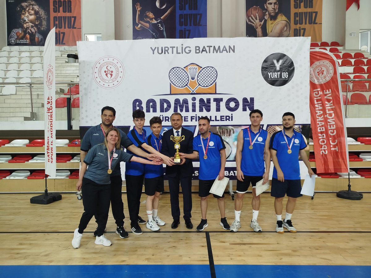 BatmanKYGM's tweet photo. Yurtlig Badminton Türkiye Finalleri’nde şampiyonlar belli oldu!

Kızlar kategorisinde 🥇 Denizli,
Erkekler kategorisinde 🥇 Aydın ilimiz şampiyon olarak kupanın sahibi oldu. 👏

Turnuvada dereceye giren tüm illerimizi tebrik ediyor, başarılarının devamını diliyoruz.

Ayrıca organizasyonumuza katılarak ilimizde mücadele eden tüm kafilelerimize teşekkür ederiz. 
#YurtLig