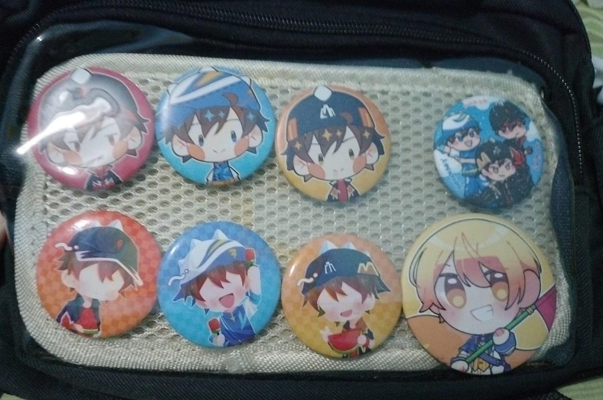 Rairla04's tweet photo. Besok cf!

Buat yang mau mampir besok aku bakal stay di booth diatas jam 12-an yaa

Aku bakal keliling pake tas trio ori dan tsukasa nyempil aowkwowk ((zero sense ngehias itabag)) 😭

Day 2 aku pakai seragam tracen jadi hopefully lebih ternotis :3

See you! https://t.co/Noia09Cj8b