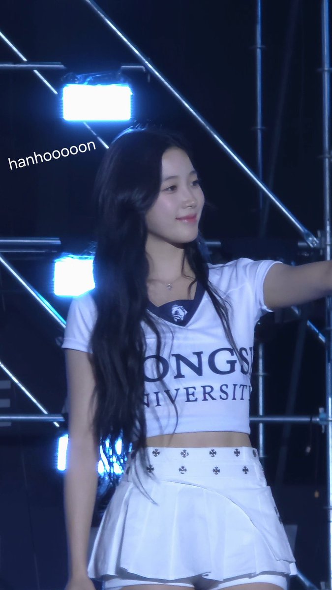 kazuhapictures's tweet photo. Kazuha at soongsil university today https://t.co/vF0zZHyMoo