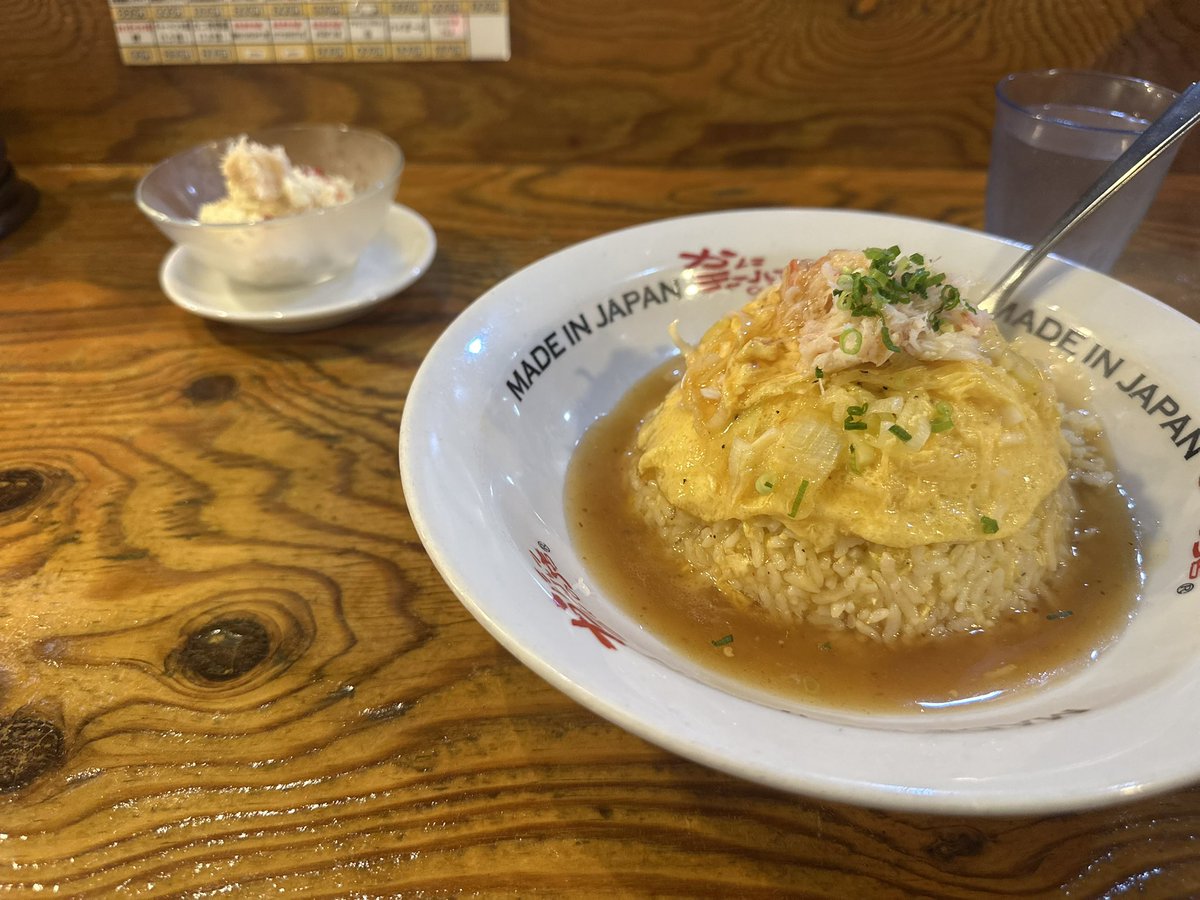 E8B2cy's tweet photo. カニチャーハン美味い😋　カニポテトも最高♪ https://t.co/SgSSRVhetm