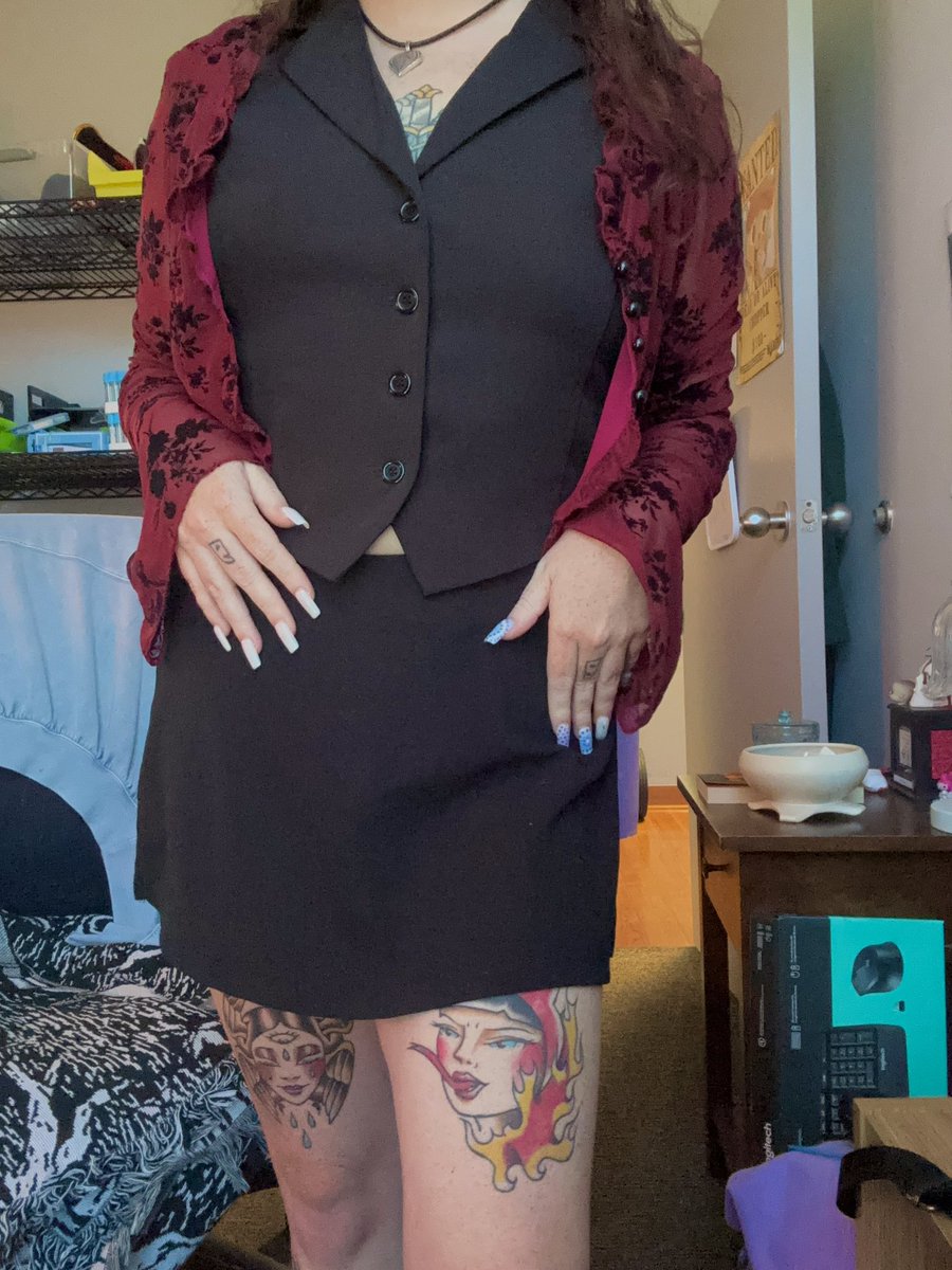 sweetcvm69's tweet photo. Genuinely obsessed with my work fit today https://t.co/N9uv4s73gl