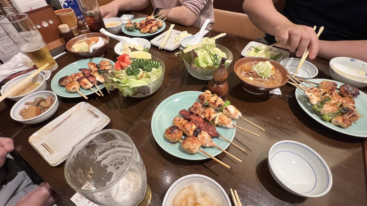 Shimizu1manITDX's tweet photo. 情シス情報交換会@いつものひとり情シス食堂　COOやCTOに向けてひとり情シスのキャリア等をディスカッション。皆さん忙しそうです。まずはキャリアパスや社内のシステムより自身の健康をご自愛ください。 https://t.co/XiwZxYw56J