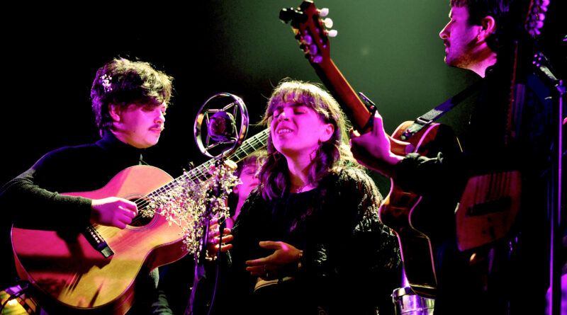 Rocknfool's tweet photo. Pour cette la finale de cette 30e édition anniversaire des #Francouvertes, le multiculturalisme était à l'honneur. On vous raconte la soirée. 💜
https://t.co/ouhNnqQOER https://t.co/PdjQv9P8Nw