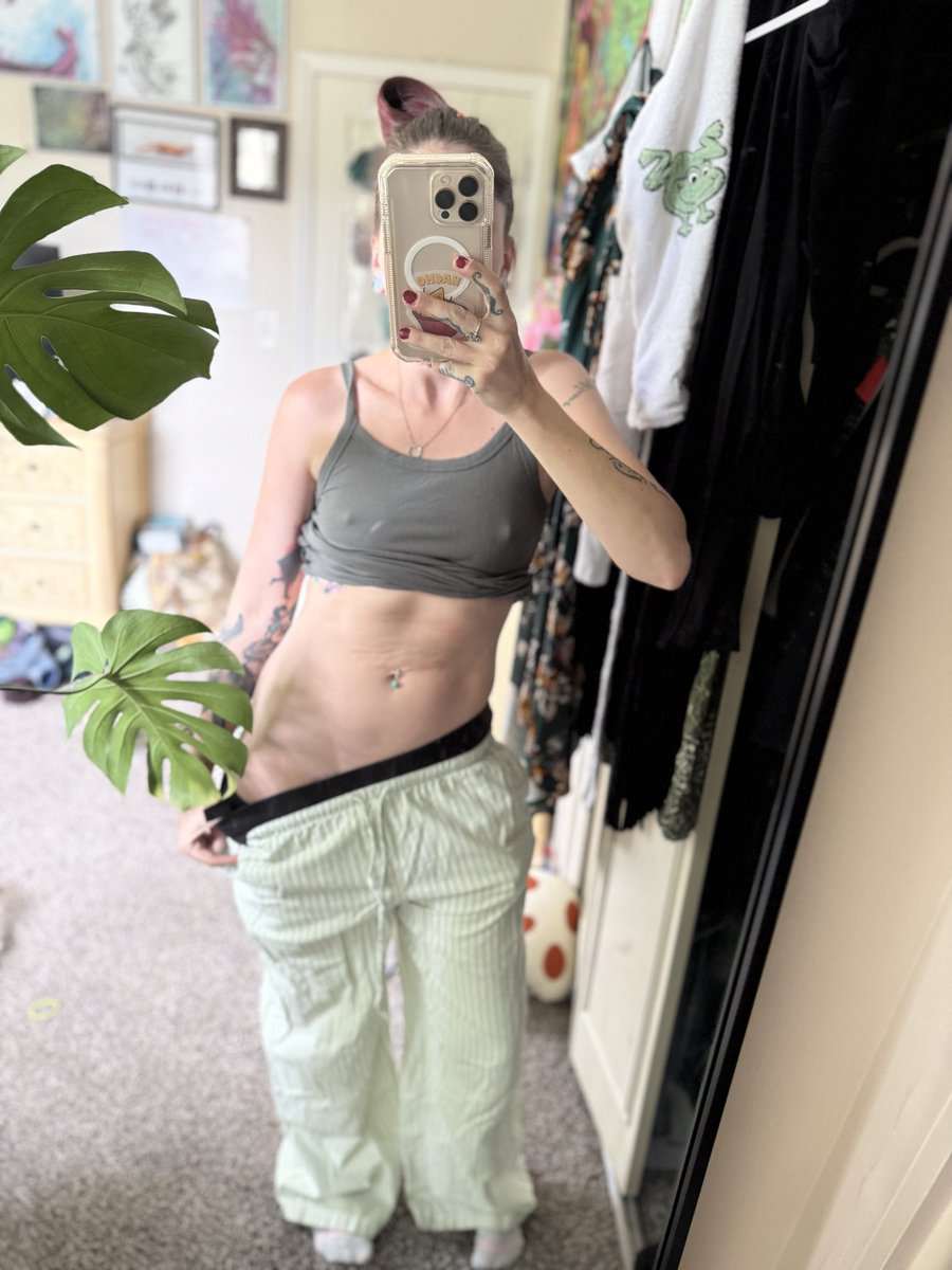 EveLuv422's tweet photo. Since insta took it down I’ll post it here #NATURALVIBES #goddesseve #mombod #slimfit #stomach #petite #goodmorning #goodmorningx #goodmorningtwitterworld #goodmorningtwitter #stomach #petite #small #ittybitty #belly #tummy #mombod #eatyourheartout https://t.co/8sQvUx5suW