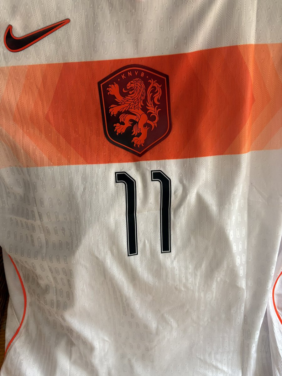 Daan tweet media