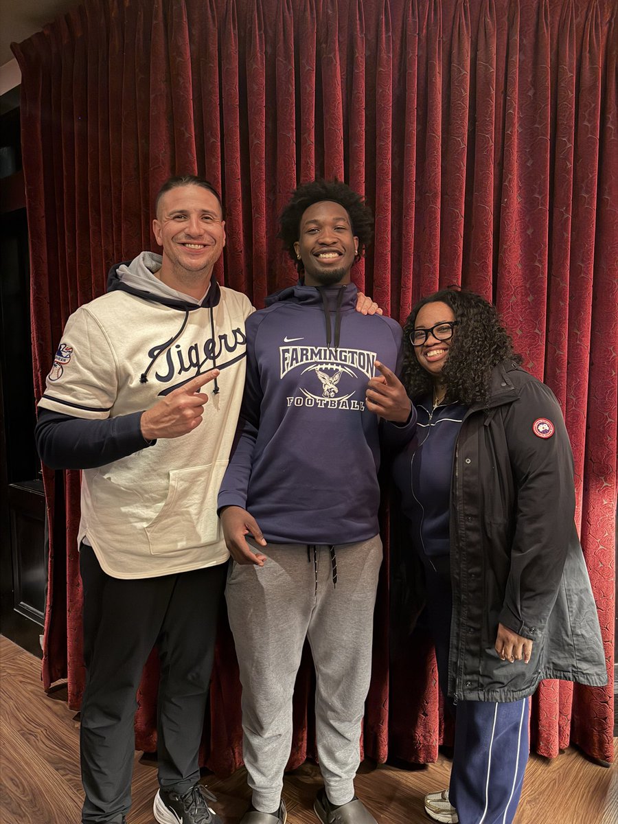 Myles Smith 4⭐️Edge tweet media