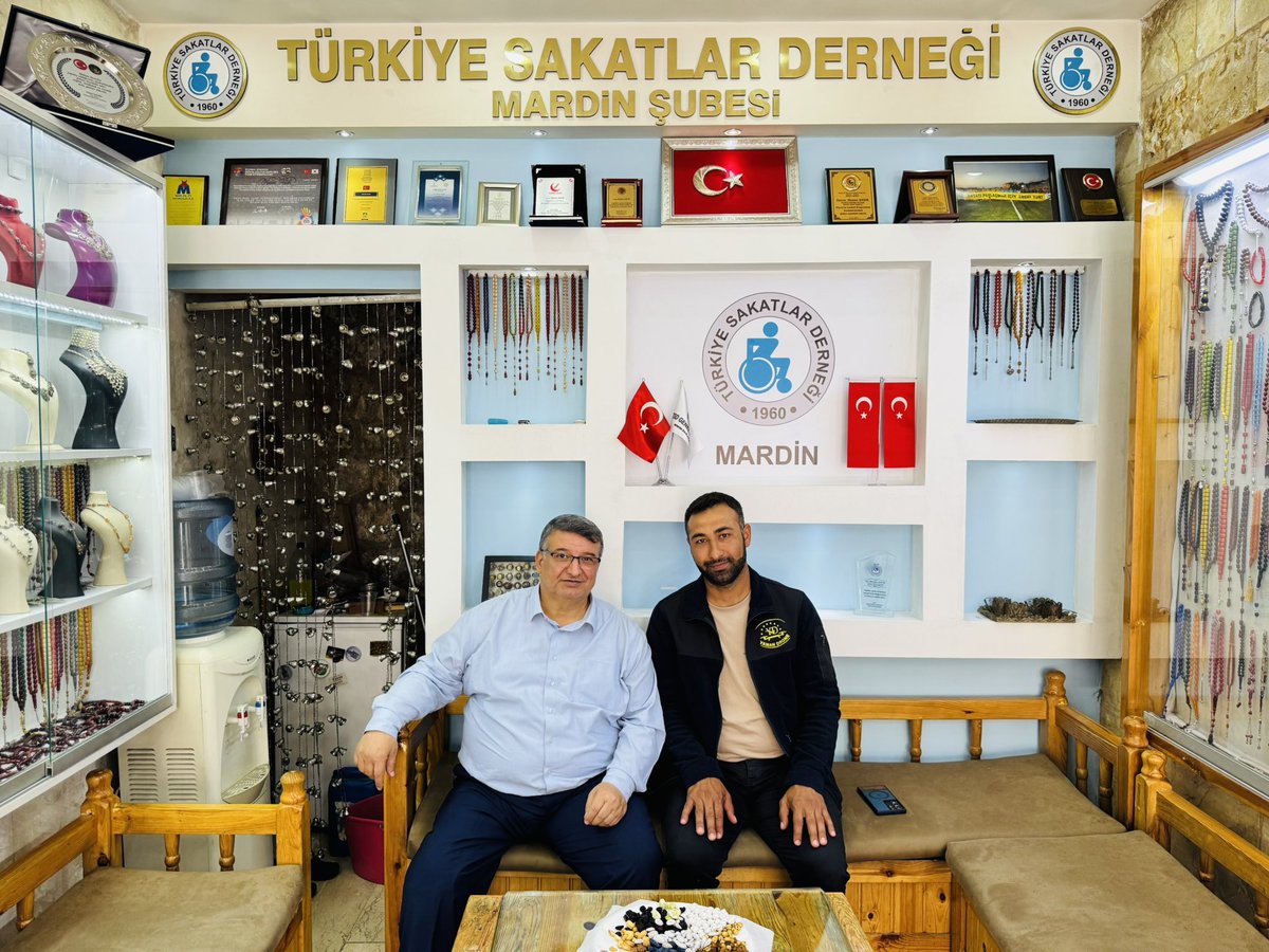 hasananuk's tweet photo. Genç,Dinamik ve Kadirşinas İş İnsanı Yaman Drone Sahibi Sayın Bahattin Yaman Haftamız Dolayısıyla Bizleri Ziyaret Ettiler Kendilerine Teşekkür Eder İşlerinde Başarılar Dileriz. https://t.co/70yWjP96ju