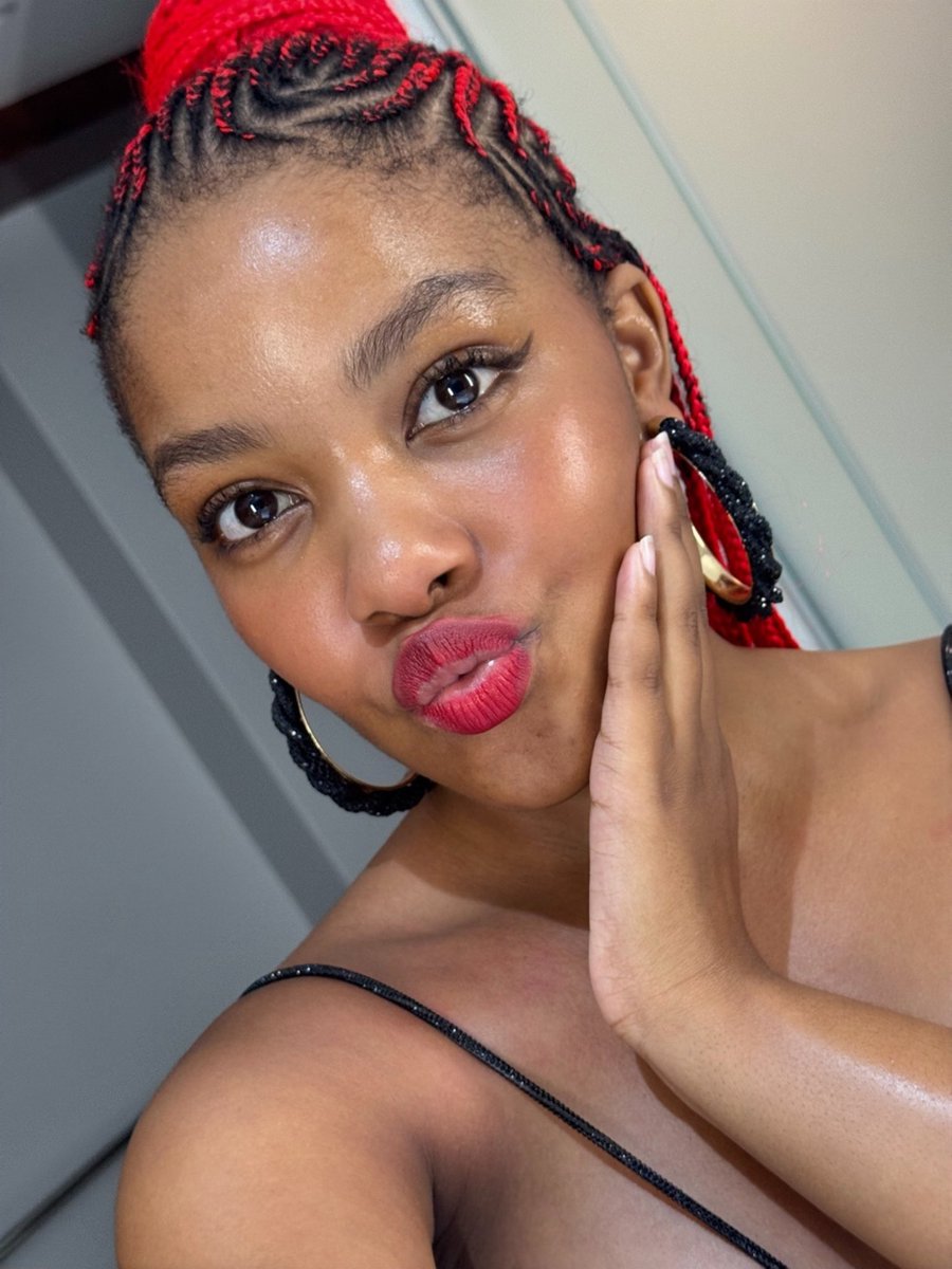 LIEMA PANTSI #BELLSnWHISTLES 🔔 tweet media