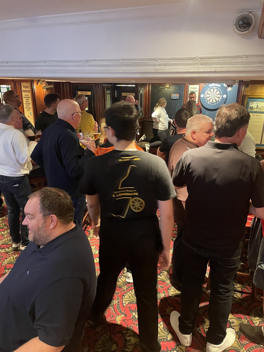 JayneLoveday01's tweet photo. What a fantastic night at The Wrong ‘Un last night. First ever Darts Exhibition in a #Wetherspoons and it was brilliant! Thanks to #TheArtistArmy for inviting @OfficialKP180 for the exbo! #TeamArtist 🎯🎨🖌️ https://t.co/KgjNZoWY5s
