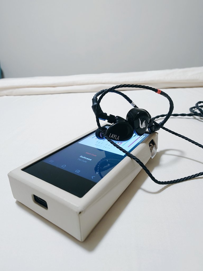 shhrbsh's tweet photo. Straight vibin'
#Astell&amp;Kern
#A&amp;ultimaSP3000M
#CopperNickel
#JHAudio
#Layla
#BriseAudio
#Octa14
#Eletech
#Baroque https://t.co/xM7hPJbaMN