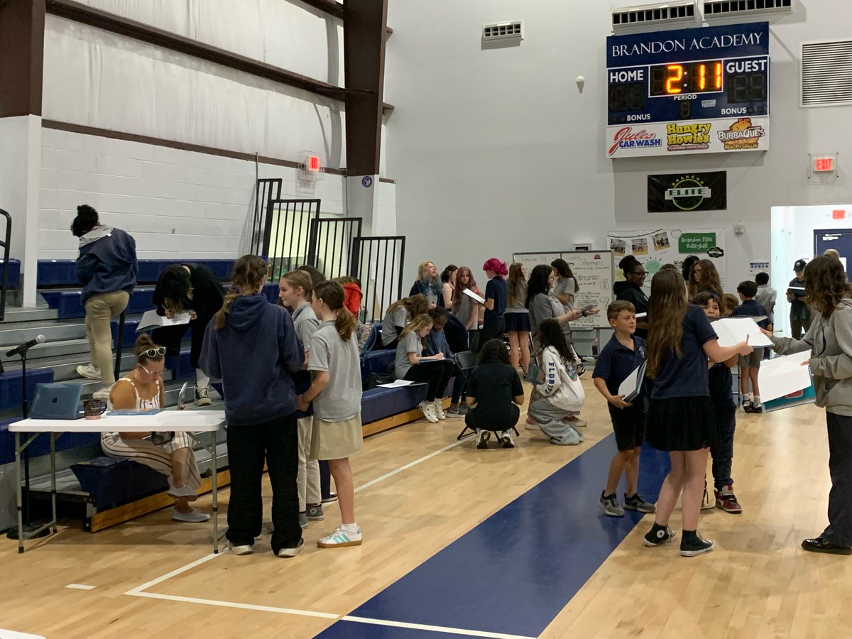 BrandonAcademy's tweet photo. Yearbook signing!

#Yearbooks #BrandonAcademy #bacommunity #GoScorpions https://t.co/i6PgoEiT3P