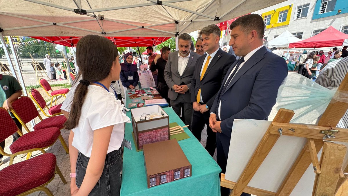 KozlukAkparti's tweet photo. 📍 Farabim Ortaokulu
İlçe Başkanımız Sayın Hakim IŞIK, Farabim Ortaokulu tarafından düzenlenen TÜBİTAK Bilim Fuarına katılarak öğrencilerimizin hazırladığı projeleri inceledi.
Bilime ve geleceğe ışık tutan tüm öğrencilerimizi ve öğretmenlerimizi tebrik ediyoruz.
@AvukatErsanAksu https://t.co/iYsCxRdGHR