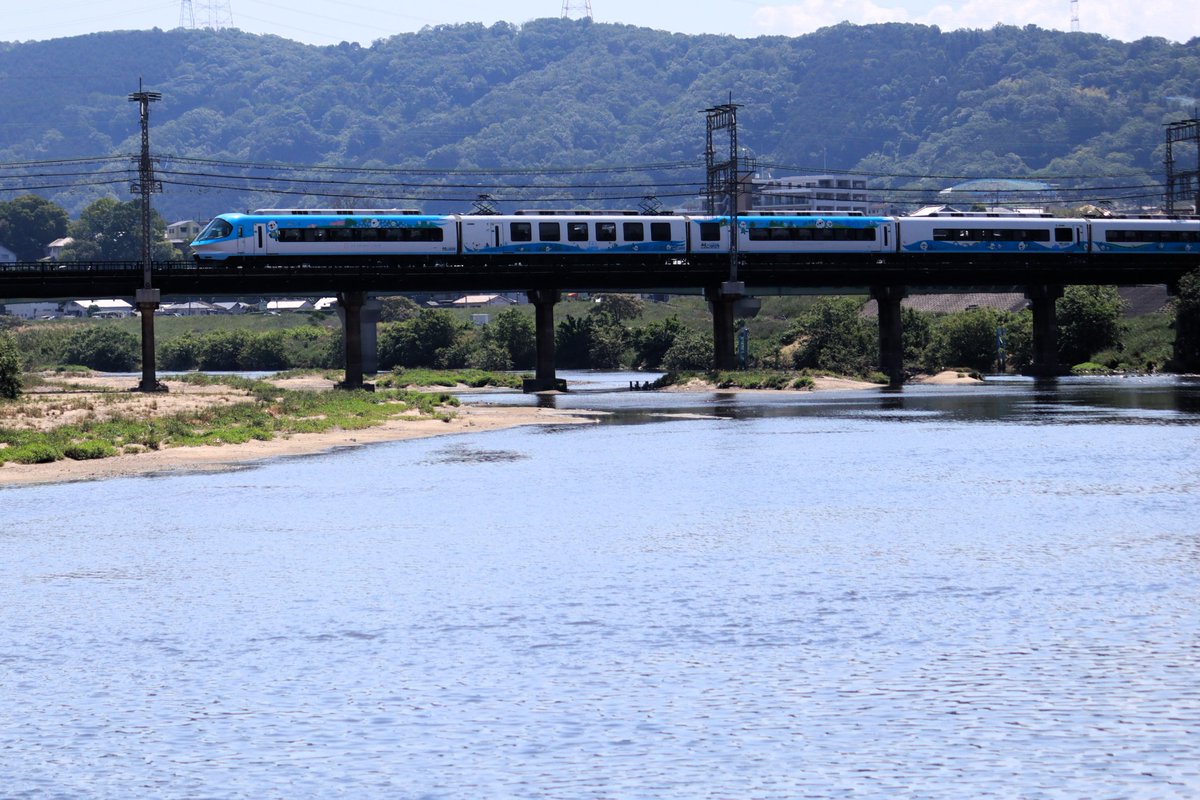 d51tom's tweet photo. 近鉄南大阪線車両MI02リニューアル完成で五位堂回送。
6A系もどき塗装となりました。
2両でこのカラーは初です。
ミジュマルライナーとしまかぜも撮影。
#MF97
#MI02
#6A系
#南大阪線 https://t.co/TmDGhFuxtw