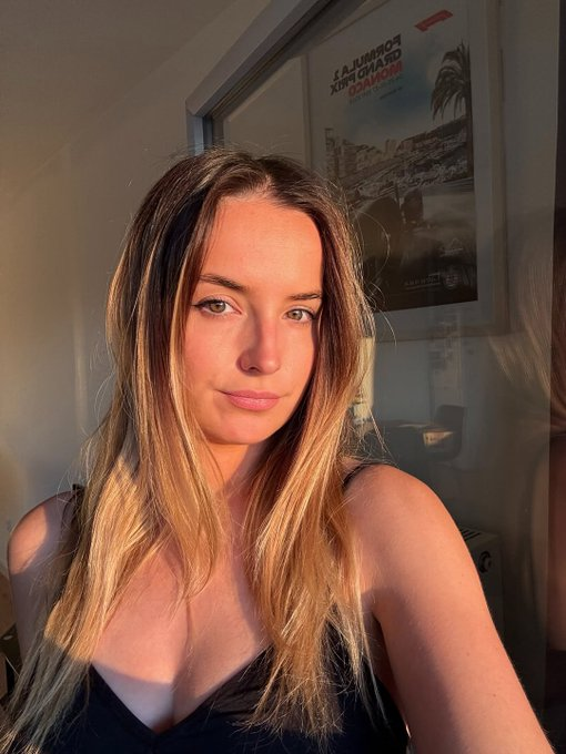 Deujlover's tweet photo. ana est trop discret, elle est trop mimi pour pas parles d'elle https://t.co/j8ixEmF9pd