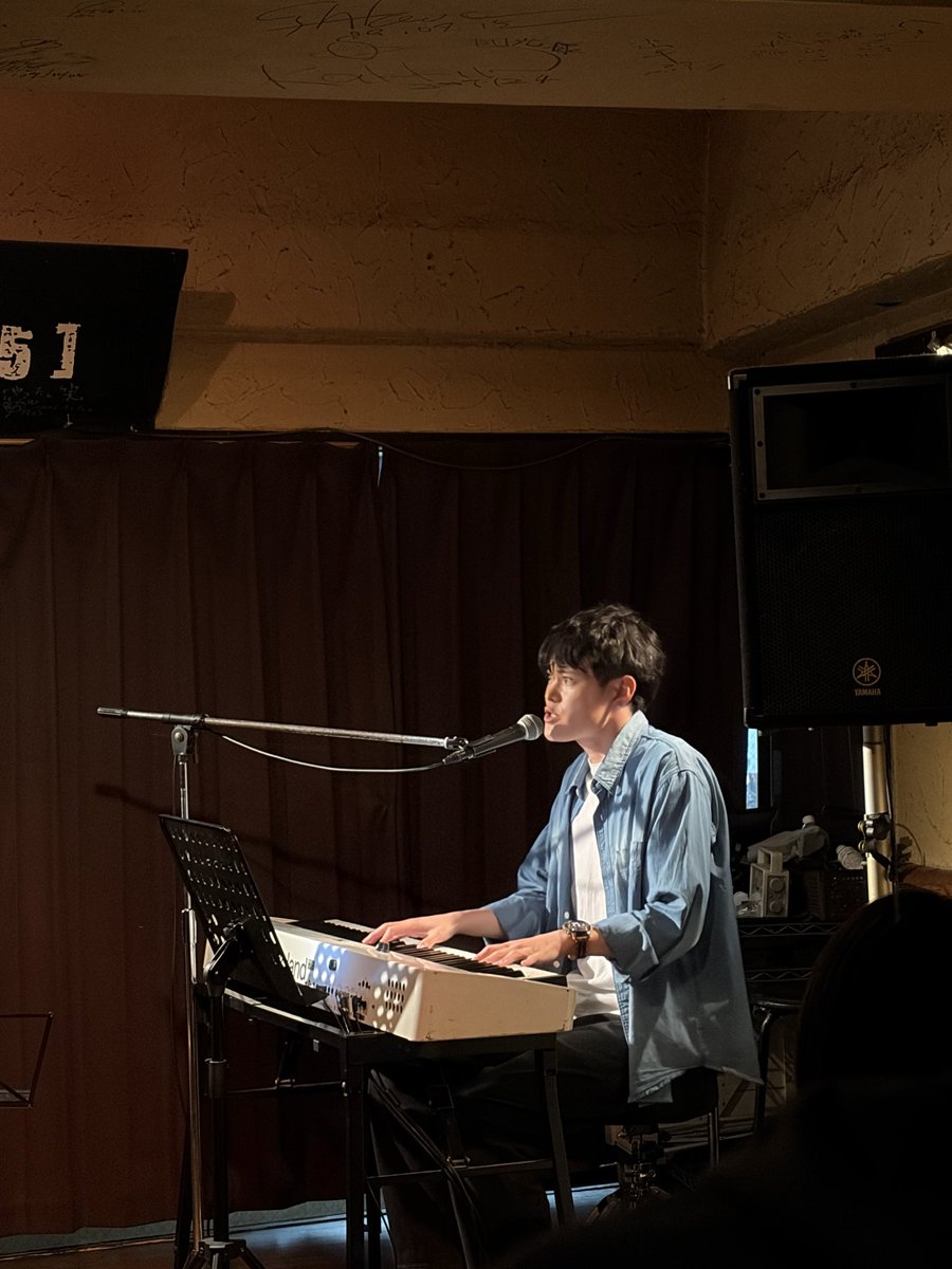 behappy0707's tweet photo. 名曲のカバーだらけのライブは新鮮でした🎸🎹✨ セトリフォトを購入したら一曲楽しめるなんて、何度も聴こうと思います🎶(実は今日初めてちゃんと聴きました。素敵な曲でした😊)
#はたなか圭一
#OVERPLAY https://t.co/i5WOjGF1nh