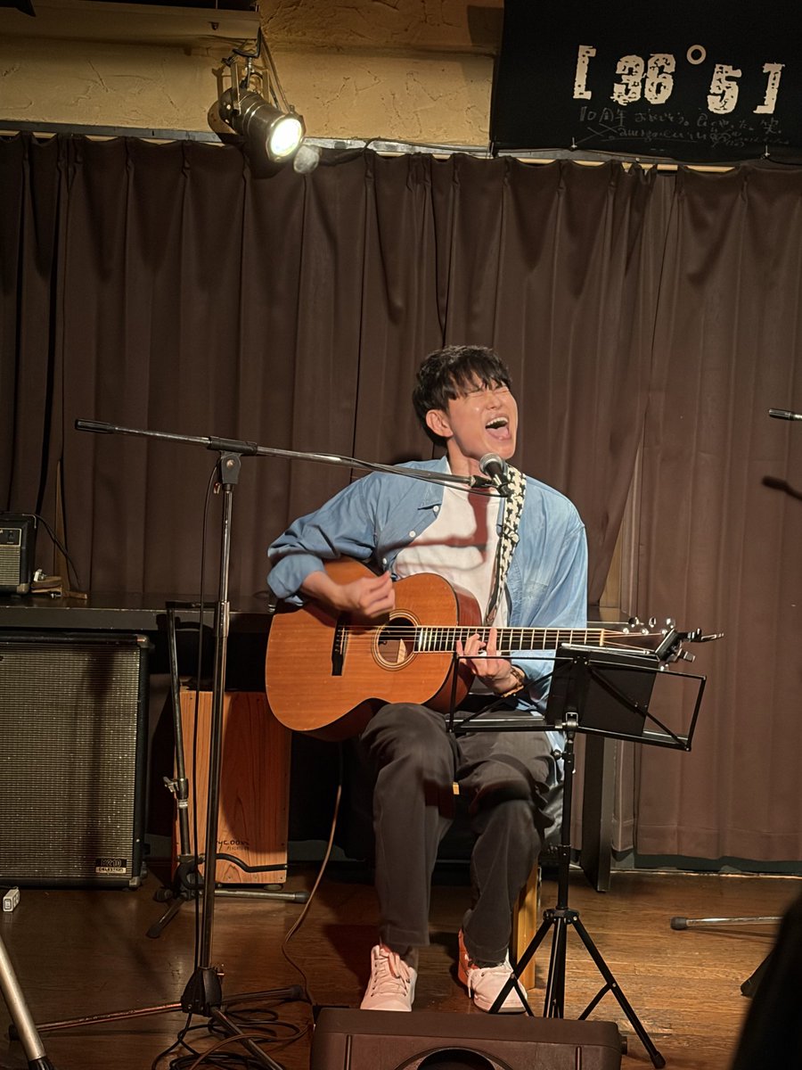 behappy0707's tweet photo. 名曲のカバーだらけのライブは新鮮でした🎸🎹✨ セトリフォトを購入したら一曲楽しめるなんて、何度も聴こうと思います🎶(実は今日初めてちゃんと聴きました。素敵な曲でした😊)
#はたなか圭一
#OVERPLAY https://t.co/i5WOjGF1nh