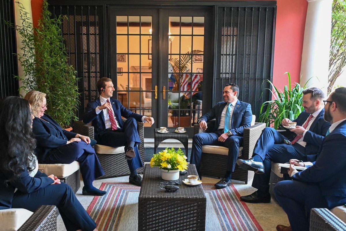 EconAtState's tweet photo. Assistant Secretary Orr met with Honduran National Congress President Tomás Zambrano to discuss strengthening the U.S.-Honduras economic relationship and expanding opportunities for U.S. companies in Honduras.  Under @POTUS's leadership, the United States is deepening cooperation with our regional partners to build prosperity across the hemisphere through commercial and economic diplomacy.