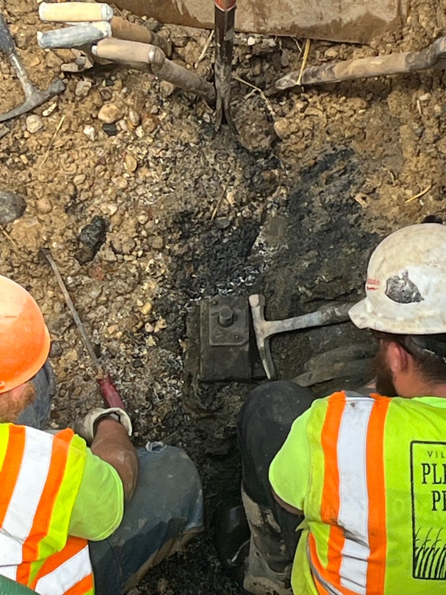 PlPrairieWI's tweet photo. Our Utility Department recently repaired a water main valve.

The excavation and repair were in coordination with the WisDOT HWY 31 Improvements project.

We wish to thank the department for their hard work and tireless dedication to the community! https://t.co/wdLey3uqIi