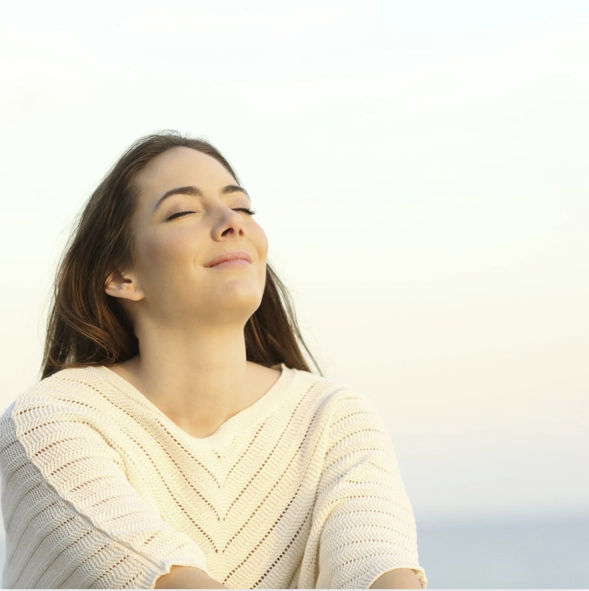 SmartVestSystem's tweet photo. Airway clearance works best when it’s built into your day, not squeezed in when there’s time.

Tie it to something consistent:
- Morning meds
- Evening wind-down
- After a breathing treatment

Routine removes the guesswork. And less guesswork means better adherence. https://t.co/Ma8iWrGoHj