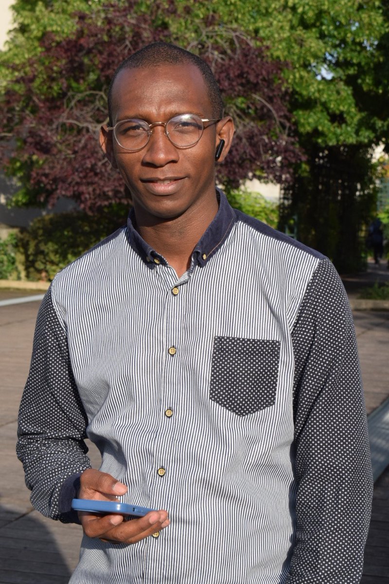 labediallo60's tweet photo. Profiter de votre temps libre. Nous sommes nés pour vivre et non pour mourir. Ne vous intéressez pas de ce que les gens disent derrière vous. Le temps est très précieux. Voilà je suis en train de profiter du soleil Parisien comme il n’est pas là à tout moment. https://t.co/eWY6OmBU8T