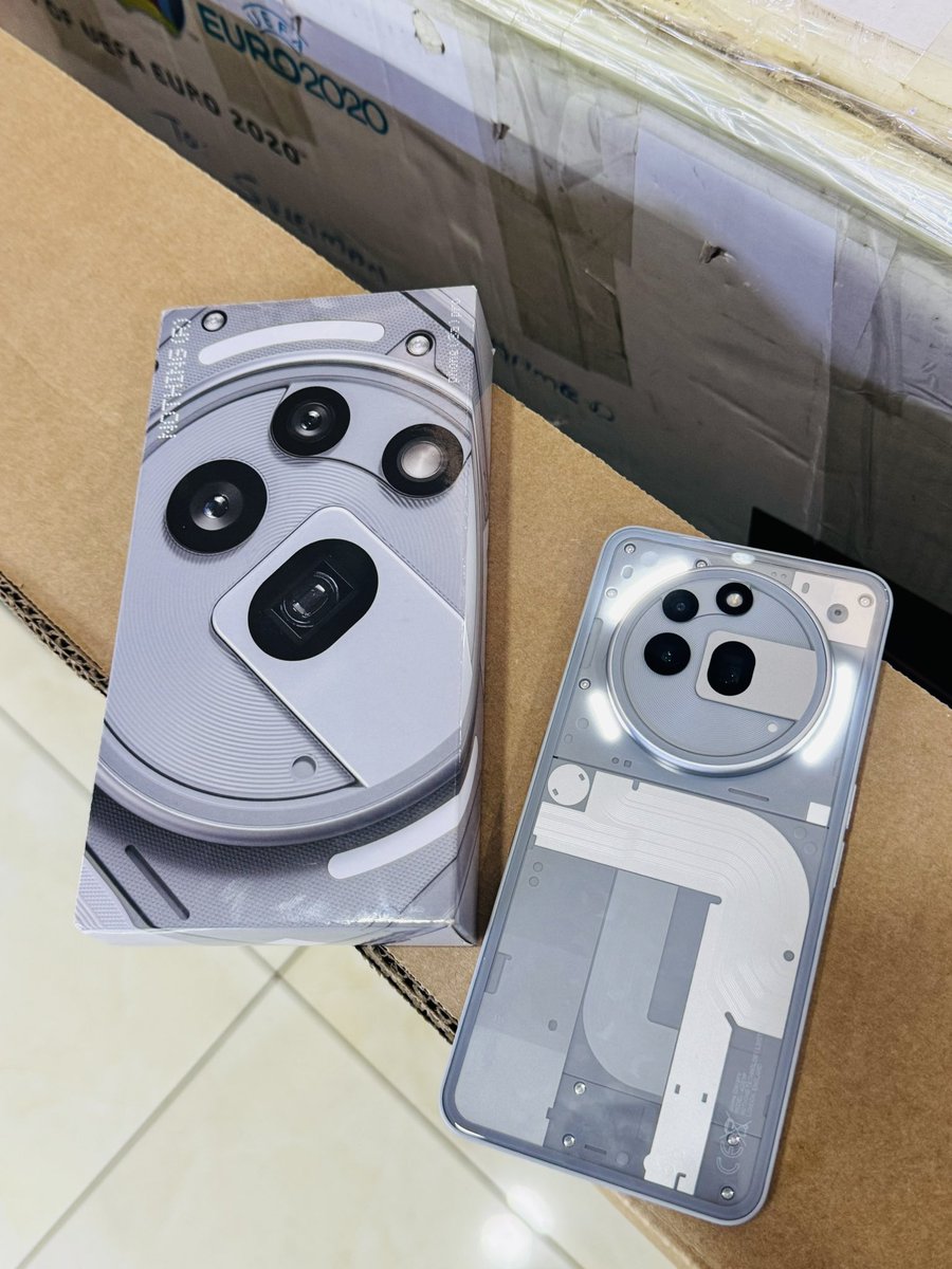 AmRoggoz's tweet photo. Used Nothing Phone 3a Pro

12/256

With Glyph Interface

Ksh 48000

#TechIt | @techscents_ke https://t.co/Ebam7KkrGS