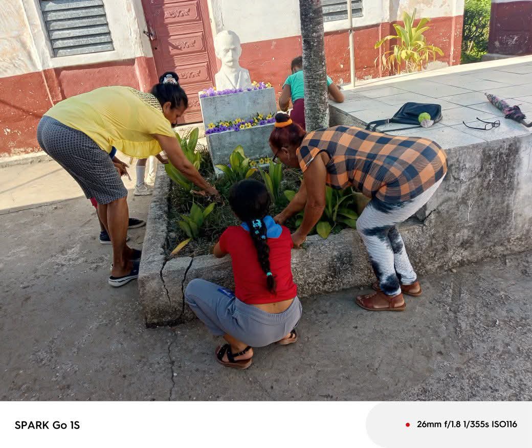 PrimariaSoto's tweet photo. La IE Jorge Soto Rosabal le dedica poesías y canciones a nuestro héroe nacional  José Martí en  recordación de su caída en combate. @CuetoEducadores @CubaMined #MartíVive https://t.co/j60cS48gIc