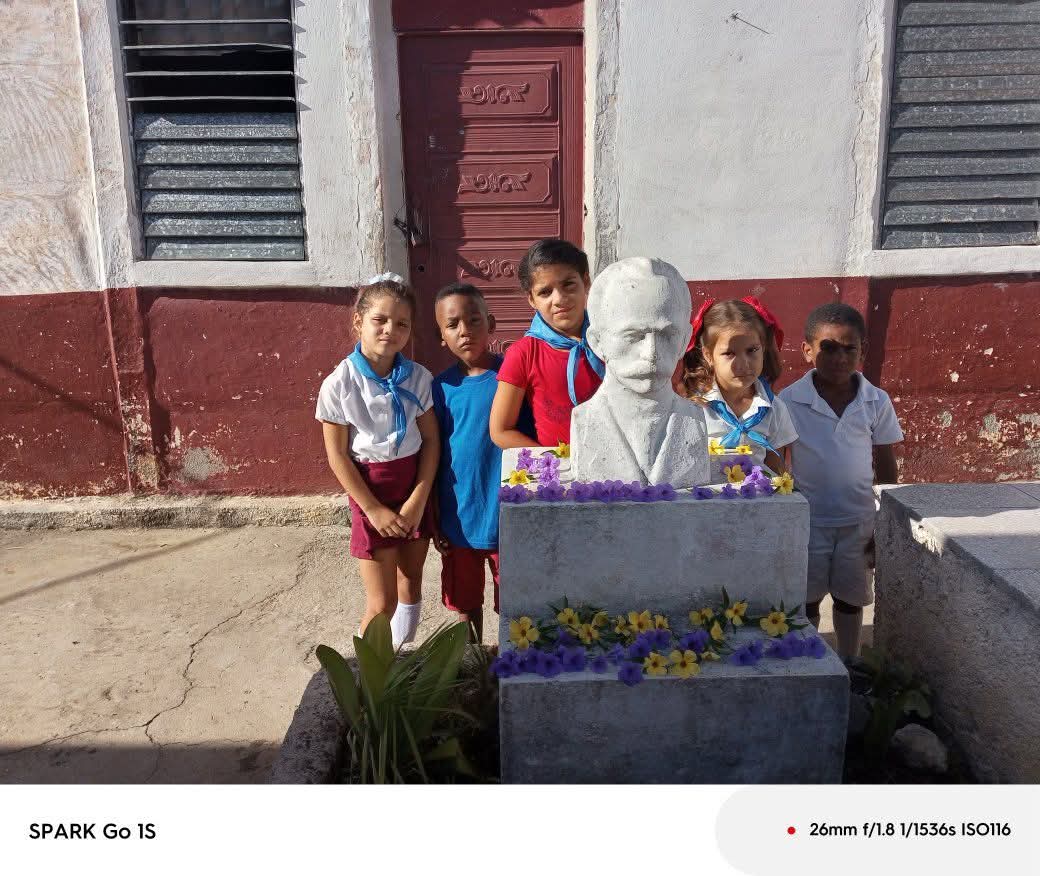 PrimariaSoto's tweet photo. La IE Jorge Soto Rosabal le dedica poesías y canciones a nuestro héroe nacional  José Martí en  recordación de su caída en combate. @CuetoEducadores @CubaMined #MartíVive https://t.co/j60cS48gIc