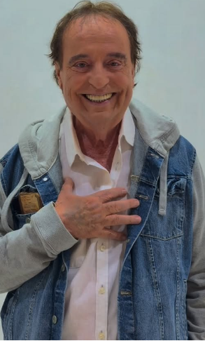 jorgecura1070's tweet photo. ⚠️ "CANTAR TANGO EN ARGENTINA REQUIERE SER MUY VALIENTE" ⚠️
El cantante español #Dyango nos regaló una entrevista bellísima hoy en @AtlanticoEmi, llena de nostalgia e historias a sus 86 años de vida. 🇪🇸🍷
"La canción 'Esta noche quiero brandy' tiene una historia triste: se la dediqué a una colega cantante que estaba embarazada y murió en un accidente de carro.
También hablamos de Colombia: Shakira es una belleza mundial y Carlitos Vives es un tipazo entrañable que triunfa en España."
#BaladasRomanticas #ConciertosBarranquilla #CulturaCaribe