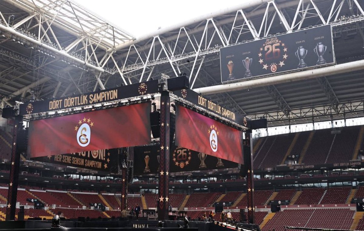 GalaReport_'s tweet photo. 🏟️ Ali Sami Yen Stadı kutlamalar için hazır! https://t.co/zhrVhKpwAj