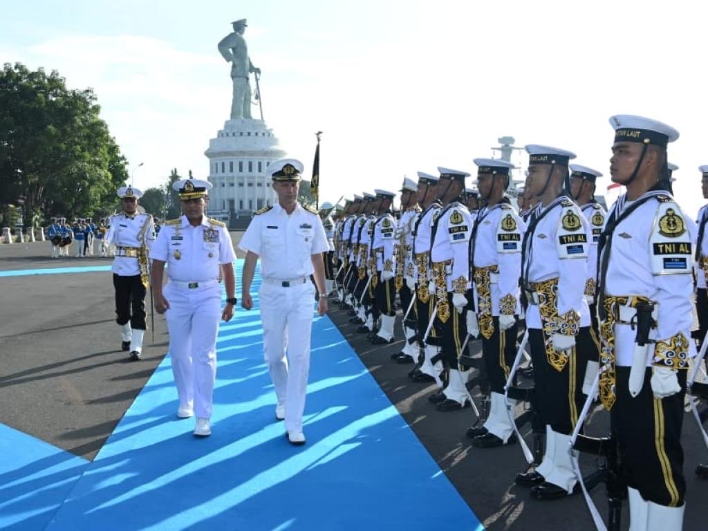 TNI Angkatan Laut tweet media