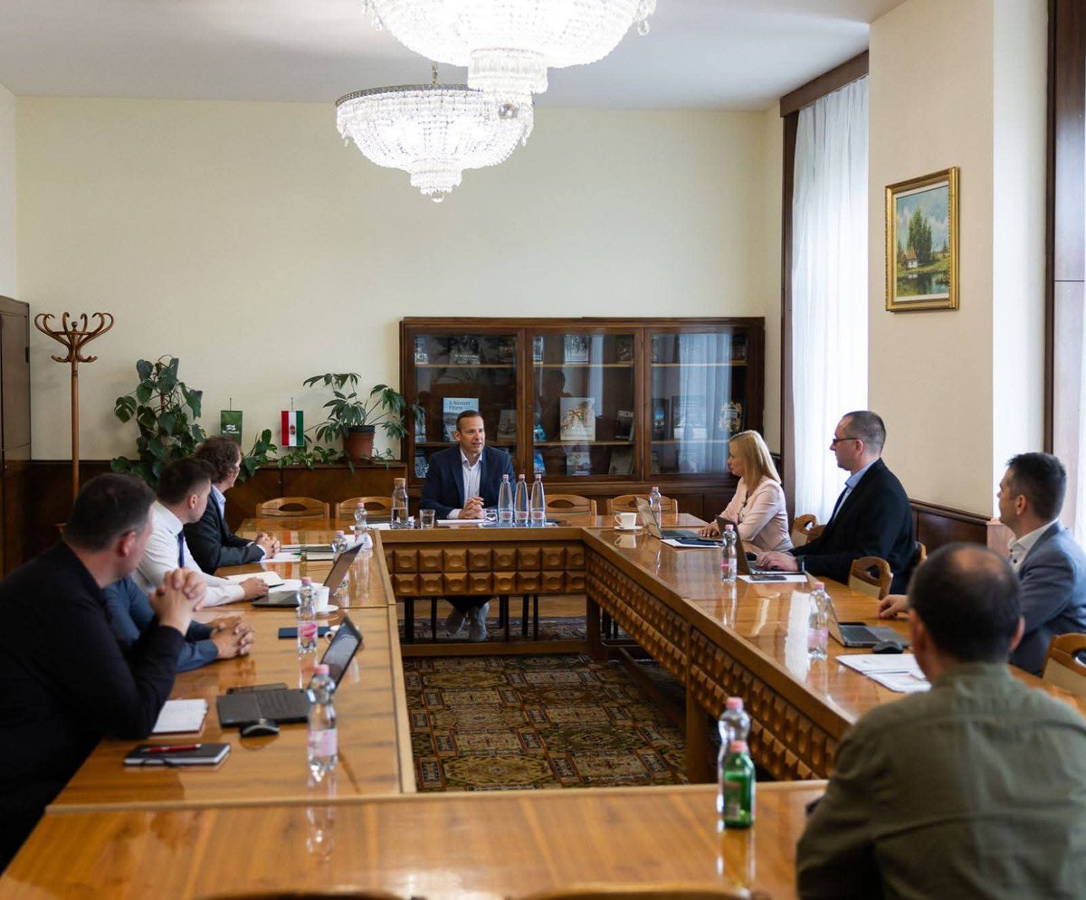 Dúró Dóra tweet media