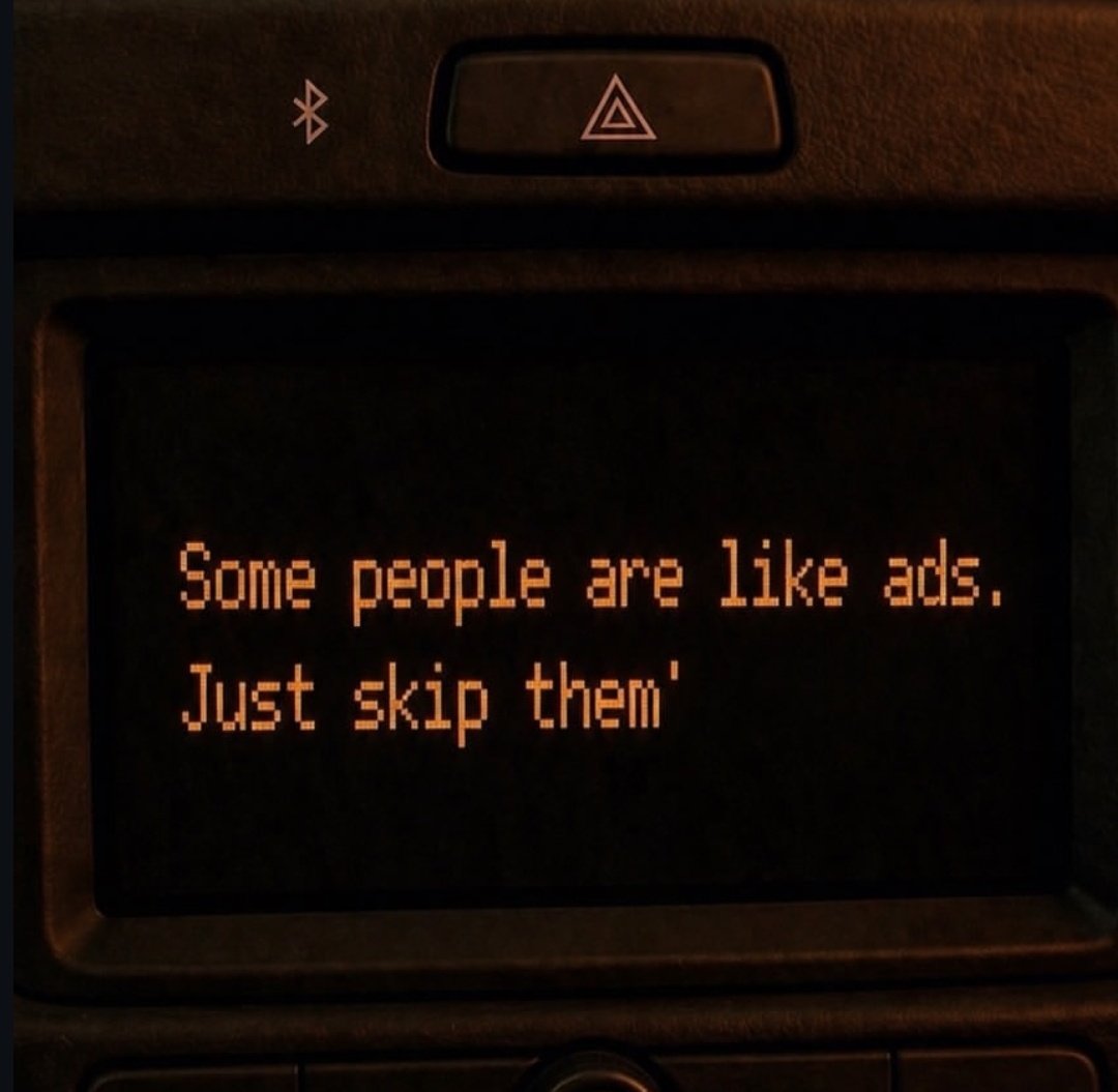 Mini Archillect tweet media