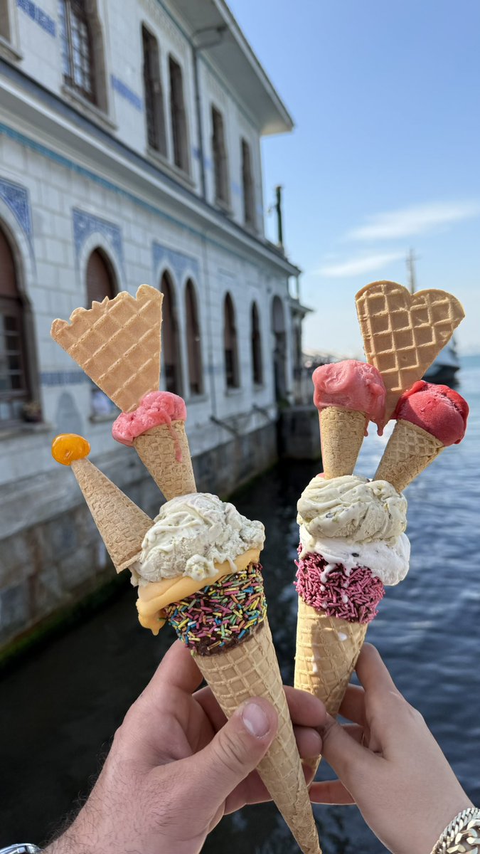 hilaalt's tweet photo. Büyükada dumppp 📍💌🤍🍦🚲 https://t.co/CYmqxMNu9H