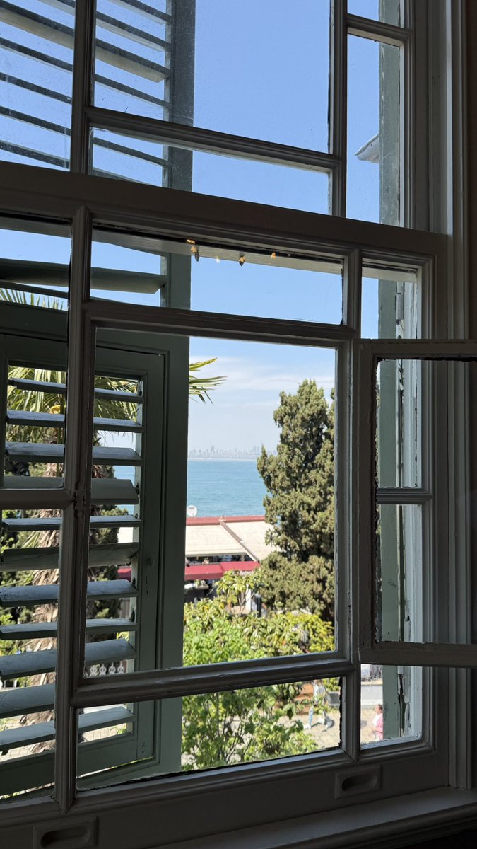 hilaalt's tweet photo. Büyükada dumppp 📍💌🤍🍦🚲 https://t.co/CYmqxMNu9H