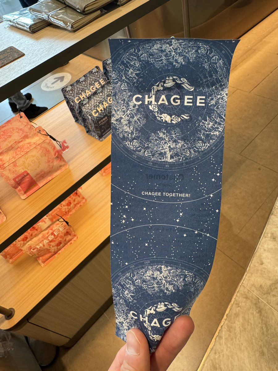 foresth915's tweet photo. 1ヶ月ぶりにようやくちゃんと日本に戻れる。。

CHAGEEの海のような新青色の天文図デザインでいい(レシートの裏までデザインする凝り具合がさらにいい)

#jewel #homeweethome #finallybackhome #chagee https://t.co/gmn0mvrfS5