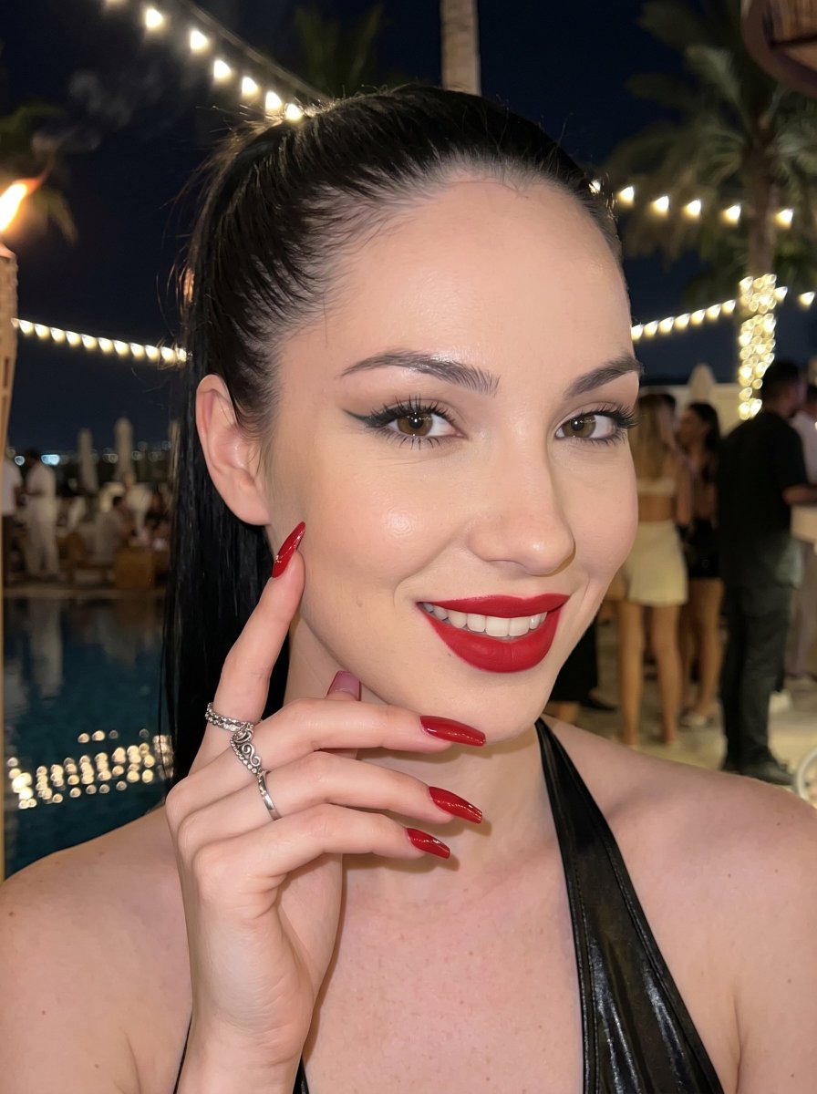 VelvetMuseSandy's tweet photo. Me pretending to be innocent at the pool bar…
#fingernails #rednails #glossynails #redlips #lipstick https://t.co/HmsDB29MuH