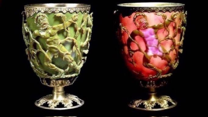 Alexny_85's tweet photo. ¿Crees que la nanotecnología es cosa de hoy? ¡Con nanopartículas de oro y plata dispersas en forma coloidal, la “Copa de Licurgo” es de vidrio dicroico, y cambia de color según la iluminación! Es una maravilla tecnológica...¡¡de época imperial romana!!

📷: British Museum https://t.co/sSqebl3jxg