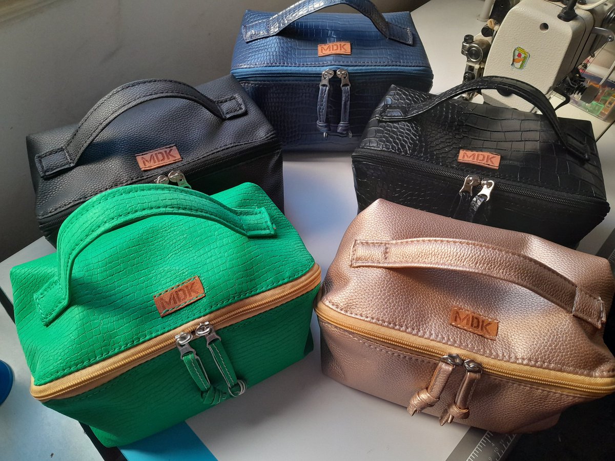 MDKporsiempre's tweet photo. Todavía ése porta cosméticos Kiara MDK no tiene dueño y sus "hermanitos" tampoco (salvo el azul que fue adoptado 😅)..... Te están esperando 🥹🫶
Cual te gusta más?
ENVIOS A TODO EL PAÍS 🇦🇷
Instagram: mdk.milpuntadas 
#Emprendedora
#ManoDeObraArgentina https://t.co/siXwI48TfZ