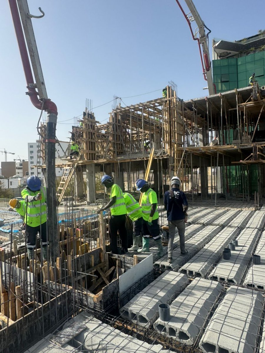 COSEPRIM's tweet photo. 🏗️ Les projets COSEPRIM continuent d’évoluer : TÉRANGA DIASPORA, NALA &amp; NINA.
Nos équipes restent mobilisées pour développer des espaces de vie modernes, accessibles et durables pour futurs propriétaires et investisseurs. 🫱🏿‍🫲🏿

📞 (+221) 76 925 22 32 https://t.co/CfTVL6kA5w