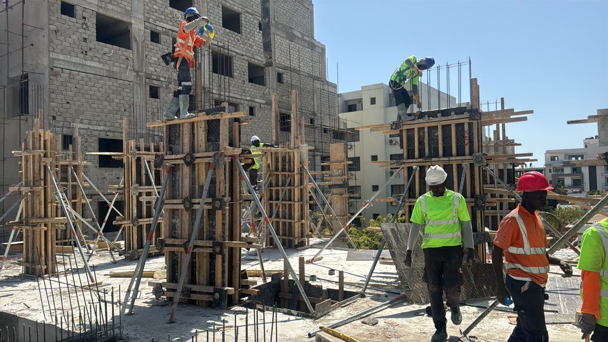 COSEPRIM's tweet photo. 🏗️ Les projets COSEPRIM continuent d’évoluer : TÉRANGA DIASPORA, NALA &amp; NINA.
Nos équipes restent mobilisées pour développer des espaces de vie modernes, accessibles et durables pour futurs propriétaires et investisseurs. 🫱🏿‍🫲🏿

📞 (+221) 76 925 22 32 https://t.co/CfTVL6kA5w