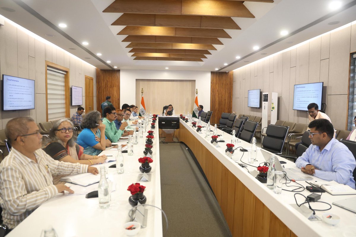 CMOfficeAssam's tweet photo. HCM Dr. @himantabiswa today chaired a review meeting with the Finance Department to deliberate on a roadmap for further strengthening Assam’s economy.

HCM reviewed key fiscal parameters aimed at enhancing economic resilience and accelerating the state’s growth momentum. https://t.co/FKXuIvOsSN