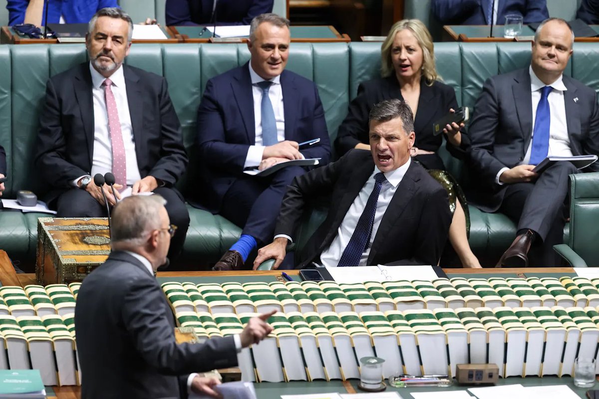 CaraMia200's tweet photo. One can tell how an opposition leader is faring within his party, by the way he conducts himself publicly.
#AngusGate lost #Farrer which had always been the #LNP’s & this wk,he failed to land a glove on #Labor & their ambitious #Budget.
He wont make it to the election. #auspol https://t.co/hRnJBcxIFv