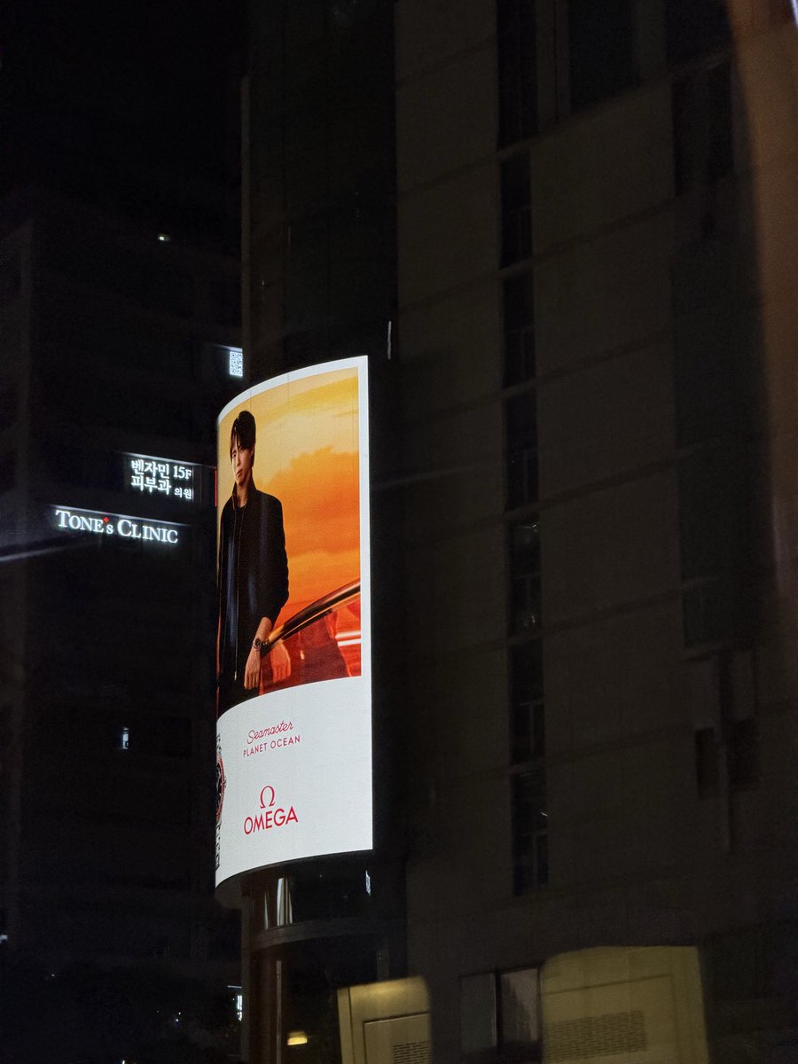 Johnyi_16's tweet photo. 202605 여기저기 보검이③

오메가🧡

다른 날, 다른 곳에서도
그냥 버스 기다리다가도, 버스 타러 갔다가도 오메가보검을 만나

#오메가 #박보검 #BOGUMXOMEGA https://t.co/9225jIkwCK