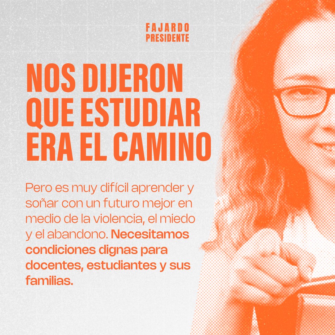sergio_fajardo's tweet photo. Detrás de cada sueño cumplido por un estudiante, hubo una maestra o maestro que creyó primero. https://t.co/bkTSkM74ei